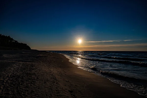 Magnifique Coucher Soleil Pittoresque Calme Avec Des Nuages Colorés Sur — Photo