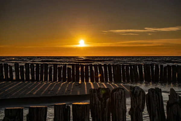 Belo Pôr Sol Colorido Sobre Mar Báltico Polonês Com Nuvens — Fotografia de Stock