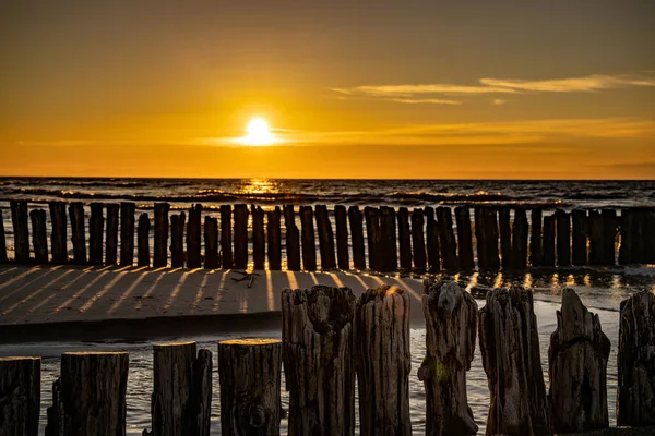 Belo Pôr Sol Colorido Sobre Mar Báltico Polonês Com Nuvens — Fotografia de Stock