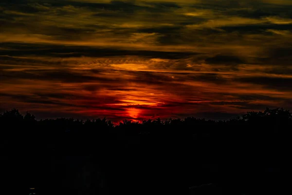 Beau Paysage Coucher Soleil Coloré Avec Nuages Ciel Dramatique — Photo