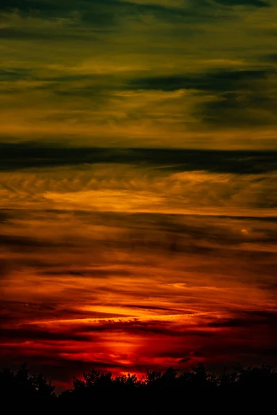 Bela Paisagem Colorido Pôr Sol Com Nuvens Céu Dramático — Fotografia de Stock