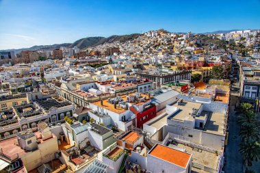 İspanyol şehrinin güzel orjinal lideri, Gran Canaria 'nın başkenti, Las Palmas, gözcü noktasından renkli evlere kadar