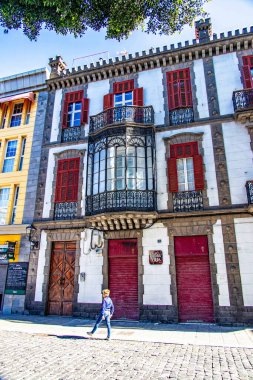 İspanyol başkenti Kanarya Adası Las Palmas Gran Kanaryası 'ndan sokakları ve binaları olan güzel şehir manzarası