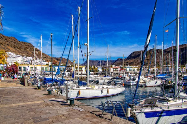 Vackert Landskap Med Hamn Med Båtar Den Spanska Staden Puerto — Stockfoto