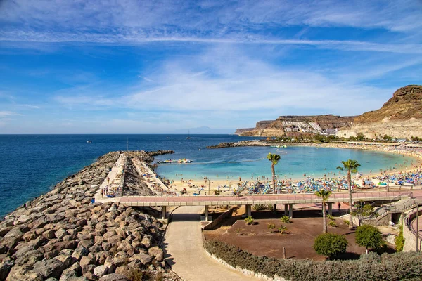 Vackert Soligt Landskap Med Den Pittoreska Färgglada Stranden Amadores Den — Stockfoto