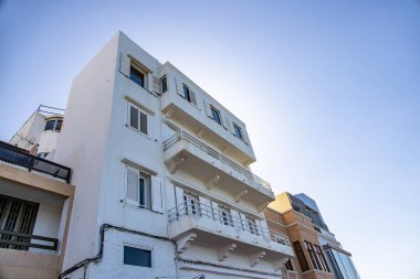 İspanyol başkenti Kanarya Adası Las Palmas Gran Kanaryası 'ndan sokakları ve binaları olan güzel şehir manzarası