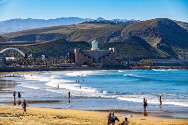 İspanya Kanarya Adası 'nın başkentindeki güzel, ılık sahil manzarası açık bir günde Gran Kanarya