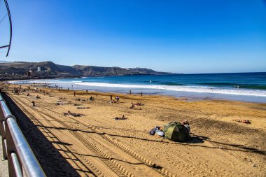 İspanya Kanarya Adası 'nın başkentindeki güzel, ılık sahil manzarası açık bir günde Gran Kanarya