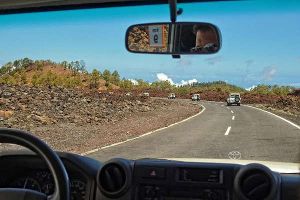 Grote Witte Terreinwagens Die Wegen Rond Vulkaan Teide Het Spaanse — Stockfoto