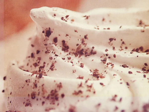 Güzel Küçük Iştah Açıcı Beyaz Bezeler Yakın Planda Bir Tabakta — Stok fotoğraf