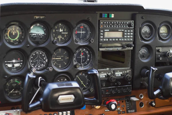 Analoguhren Cockpit Eines Kleinen Flugzeugs — Stockfoto