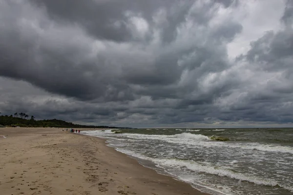 Bela Praia Larga Mar Báltico Polônia Dia Frio Cinza Nublado — Fotografia de Stock