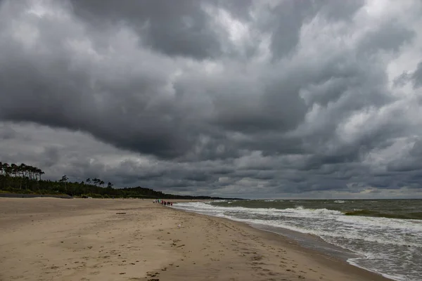 Bela Praia Larga Mar Báltico Polônia Dia Frio Cinza Nublado — Fotografia de Stock