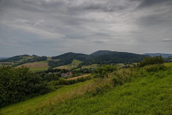 Hermoso Paisaje Verano Con Montañas Polacas Día Nublado — Foto de Stock