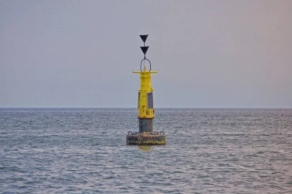 Una Gran Boya Amarilla Mar Báltico —  Fotos de Stock