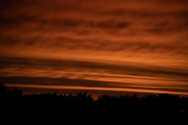 Bellissimo Paesaggio Con Nuvole Cielo Rosso Dopo Tramonto — Foto Stock