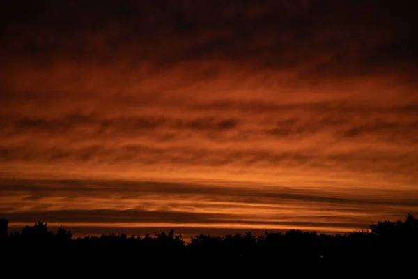 夕阳西下 美丽的风景 天空乌云密布 — 图库照片
