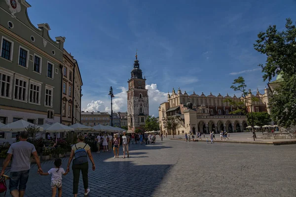 Hermosa Plaza Del Casco Antiguo Histórico Cracovia Cálido Día Vacaciones —  Fotos de Stock