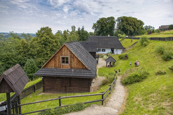 Landschap Met Historische Houten Landelijke Gebouwen Met Een Openluchtmuseum Dobczyce — Stockfoto