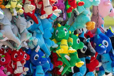 Polonya 'nın Krakow şehrinden peluş ejderhalarla dolu güzel renkli bir geçmişi var.