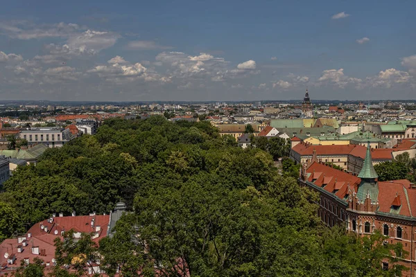 Polonya 'nın eski Krakow kentinin güzel manzarası katedralin kulesinden ödünç alınmış bir günde
