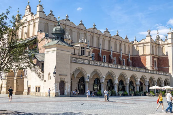 Hermosa Plaza Del Casco Antiguo Histórico Cracovia Cálido Día Vacaciones —  Fotos de Stock