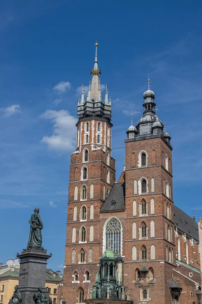 Krakow Polonya Daki Eski Kasaba Meydanında Ünlü Tarihi Kilise — Stok fotoğraf