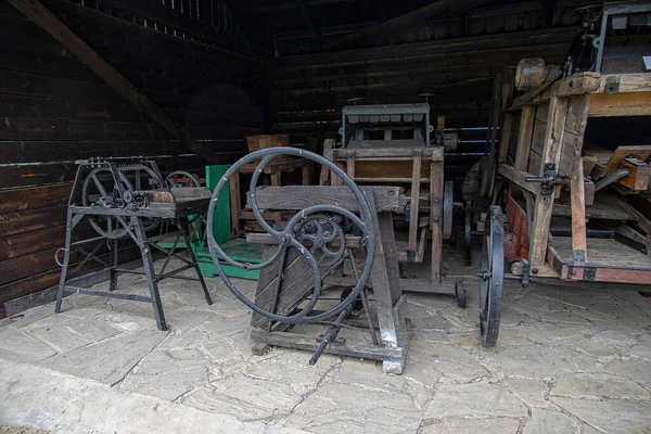 Staré Starožitné Kovové Farmářské Stroje Skanzenu — Stock fotografie