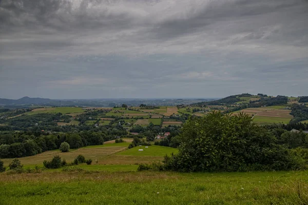 Prachtig Zomers Landschap Met Poolse Bergen Een Bewolkte Dag — Stockfoto