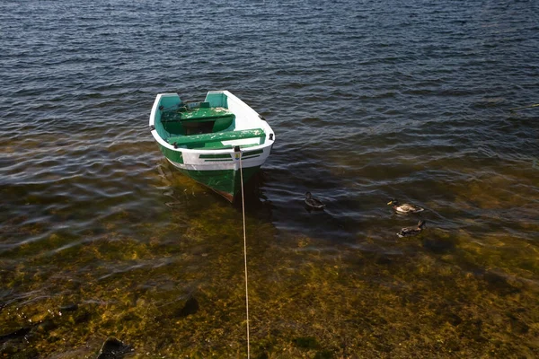 Pequeño Bote Remos Vacío Agua Día Verano — Foto de Stock