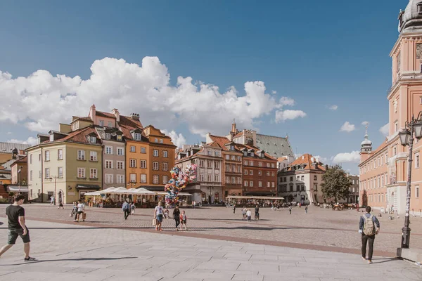 Piękny Krajobraz Placu Starego Miasta Polsce Zamkiem Królewskim Kamienicami — Zdjęcie stockowe
