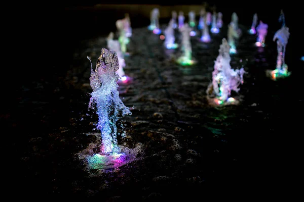 Mooie Fontein Met Kleurrijk Verlicht Avond — Stockfoto