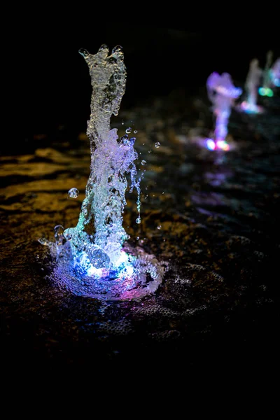 Mooie Fontein Met Kleurrijk Verlicht Avond — Stockfoto