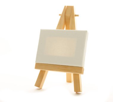 Beyaz arka plan ile tuval ahşap şövale üzerinde izole