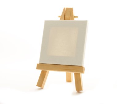 Beyaz arka plan ile tuval ahşap şövale üzerinde izole