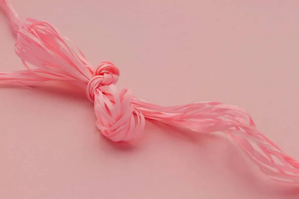 粉红色的问候卡与丝带弓和副本空间 — 图库照片