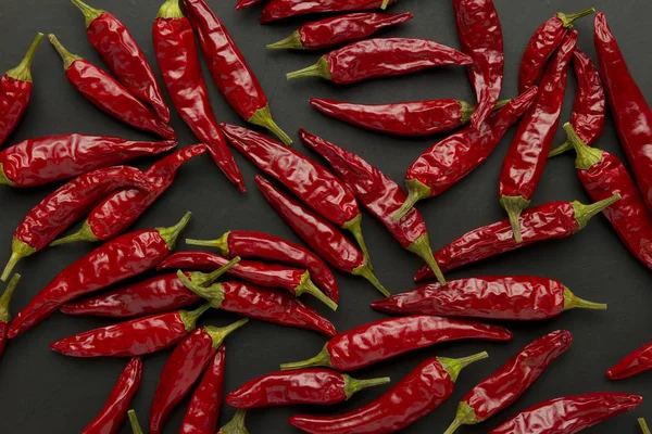 Vista Dall Alto Peperoncino Rosso Disposizione Posa Lavagna Grunge Grunge — Foto Stock