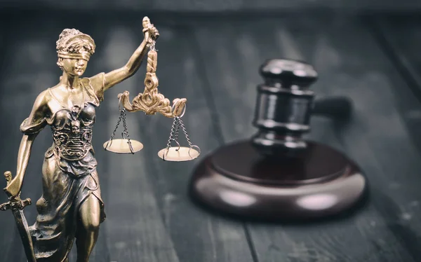 Hukuk Adalet Hukuki Kavram Adalet Terazisi Yargıç Gavel Justitia Siyah — Stok fotoğraf