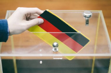 Adam oy sandığı, oylama ve Almanya seçimlerinde Almanya bayrak ekleme.