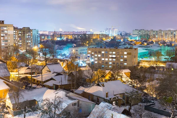 Освещение Домов Городе Покрыты Снегом Ночью — стоковое фото