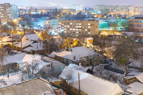 Освещение Домов Городе Покрыты Снегом Ночью — стоковое фото