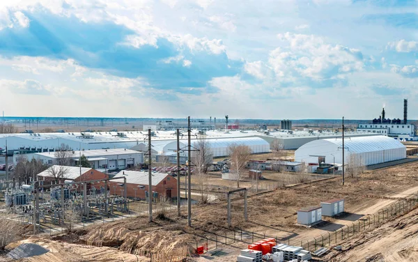 Subestação elétrica é uma grande planta - a vista superior — Fotografia de Stock