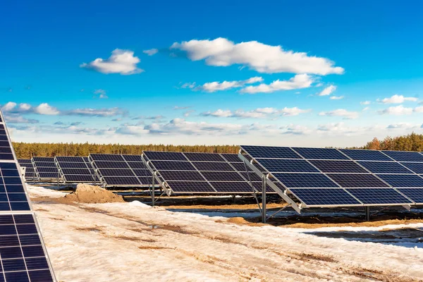 Filas de secciones de paneles solares —  Fotos de Stock