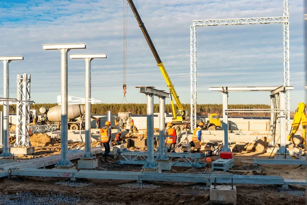 İnşaatı elektrik alt istasyonlar ve donatım montajı — Stok fotoğraf