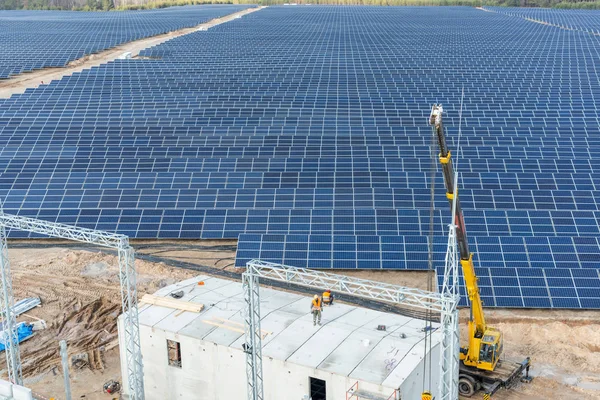 Construcción de una nueva subestación eléctrica y un edificio para h —  Fotos de Stock