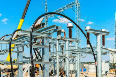 Yüksek voltaj donanımları-vakum şalterleri ve metal izolatörler