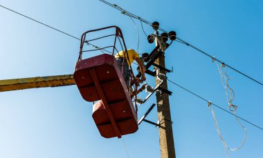 Bir hoi kullanarak elektrik bağlantısını kesme işlemi