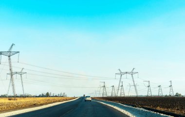 Metal destekli elektrik hatları