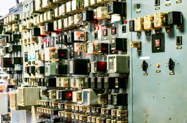 Salle de relais d'une ancienne sous-station électrique — Photo