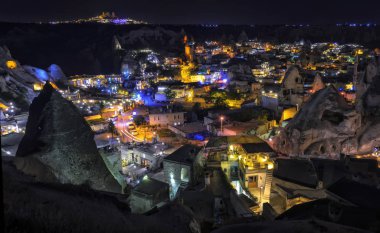 Geceleri Göreme Köyü Türkiye'de-Kapadokya